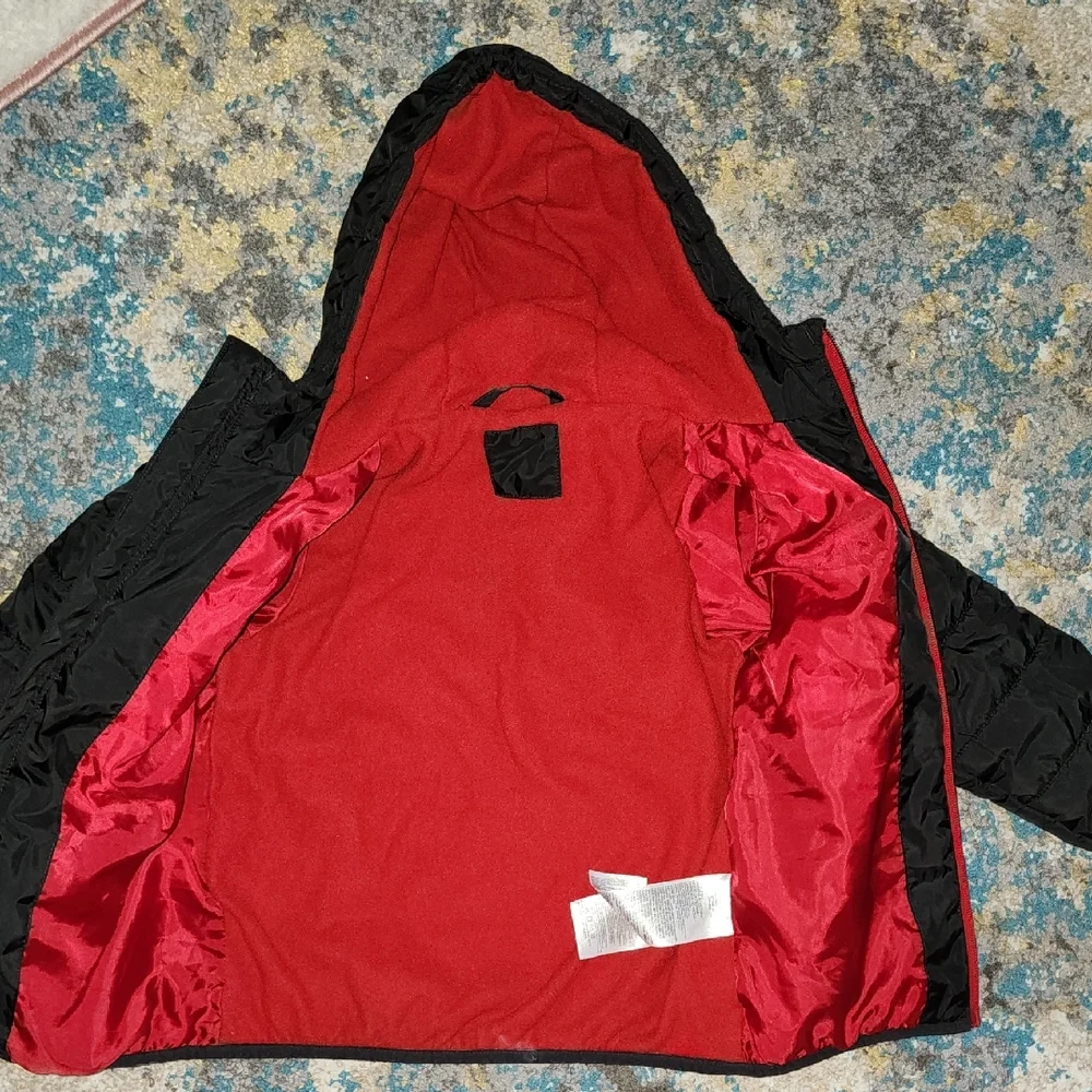 Like New Nike Black/Red Puffer Jacket  100--116 Cm 5-6 Yrs Toddler Hooded Puffer